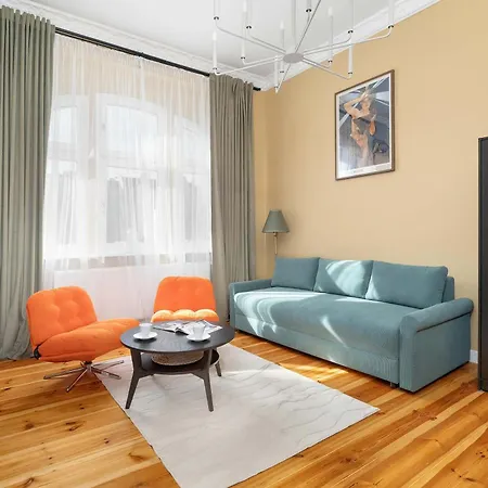 Przestronny Apartament z Balkonem by Noclegi Renters *